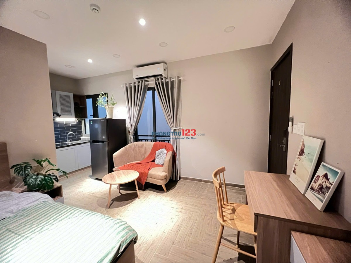 PHÒNG 35m2 FULL NỘI THẤT, THANG MÁY, PHÒNG GYM NGAY GIÁP QUẬN 1- NƠ TRANG LONG, BÌNH THẠNH