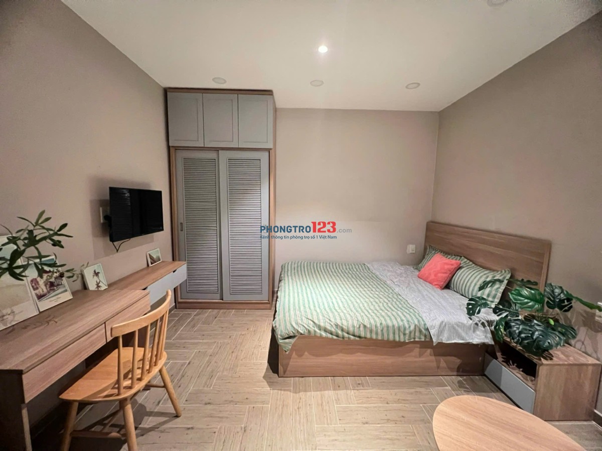 PHÒNG 35m2 FULL NỘI THẤT, THANG MÁY, PHÒNG GYM NGAY GIÁP QUẬN 1- NƠ TRANG LONG, BÌNH THẠNH