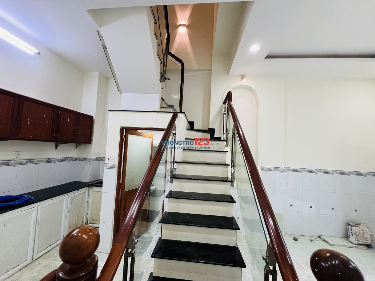 Phòng 2 Tầng mặt đường hẻm rộng 6m