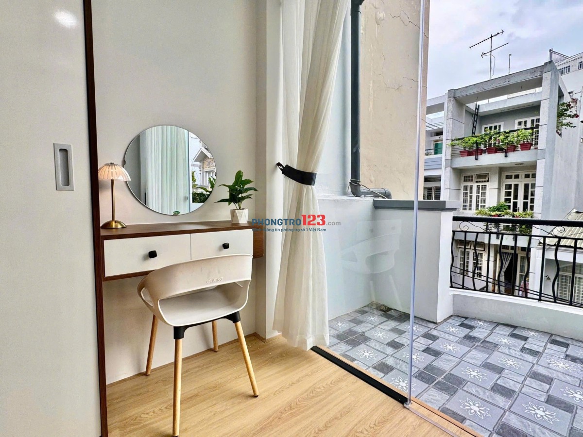 CHO THUÊ CĂN HỘ BAN CÔNG SIÊU RỘNG, MÁY GIẶT RIÊNG TẠI NGUYỄN KIỆM , PHÚ NHUẬN GẦN SÂN BAY TÂN NHẤT