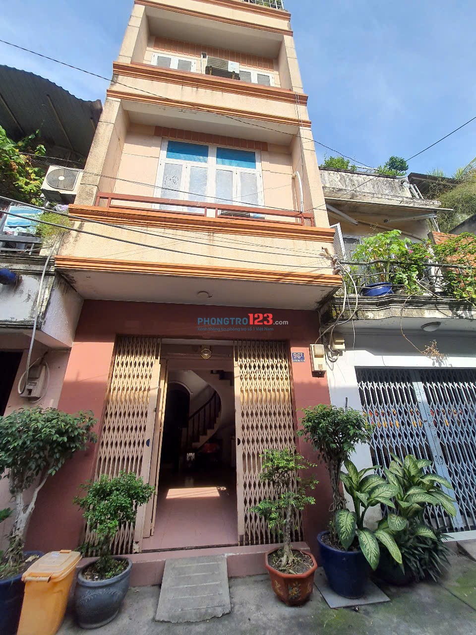 Nhà 4 tầng chủ đang ở, còn dư 1 phòng ngủ ở lầu 2 dt 15m2, đầy đủ tiện nghi, 96E Cư Xá Cửu Long