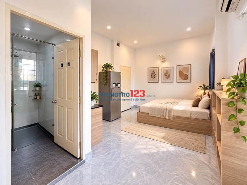 Cho thuê phòng 35m2, cửa sổ thoáng đường Huỳnh Văn Bánh, Phú Nhuận sát quận 1, 3