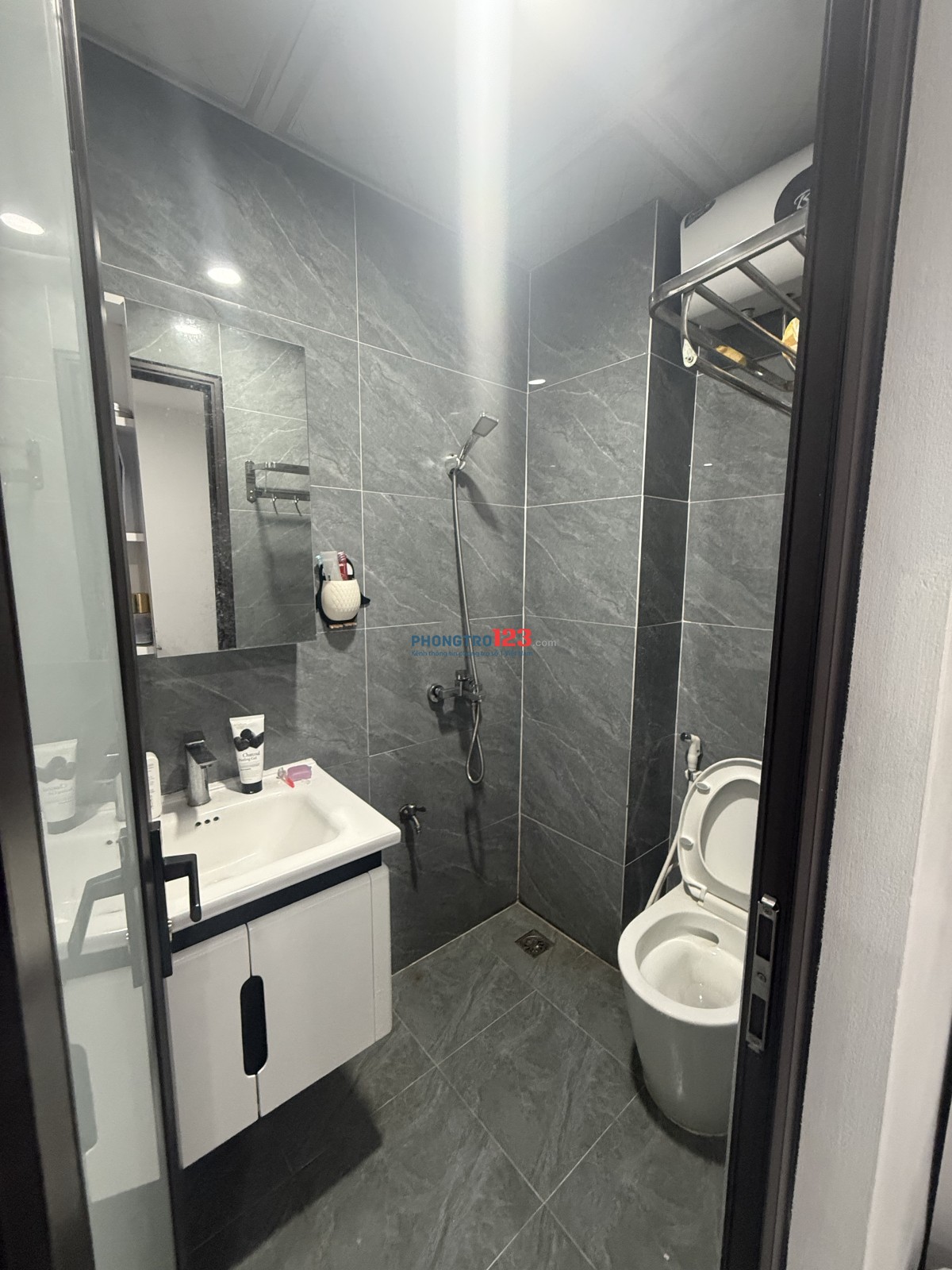 Mình cần nhượng trọ ở ngõ 173 phương canh có máy giặt dhoa thang máy bếp từ âm 2 bếp 12/11 dọn vào ở