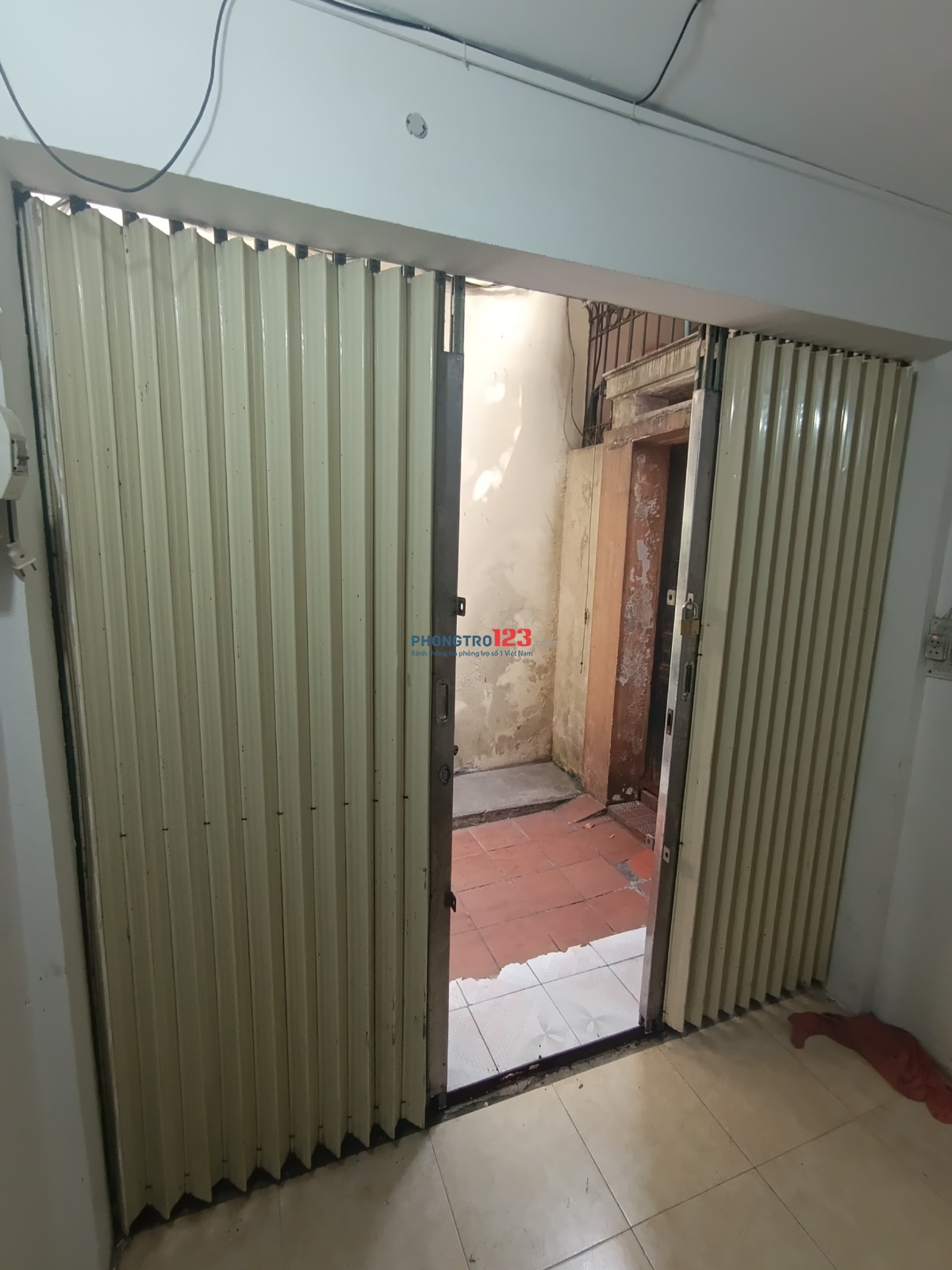 Cho thuê nhà nguyên căn 4 tầng ngõ 51 Thợ Nhuộm, Cửa Nam - Đủ đồ, giá 3.5 tr/tháng