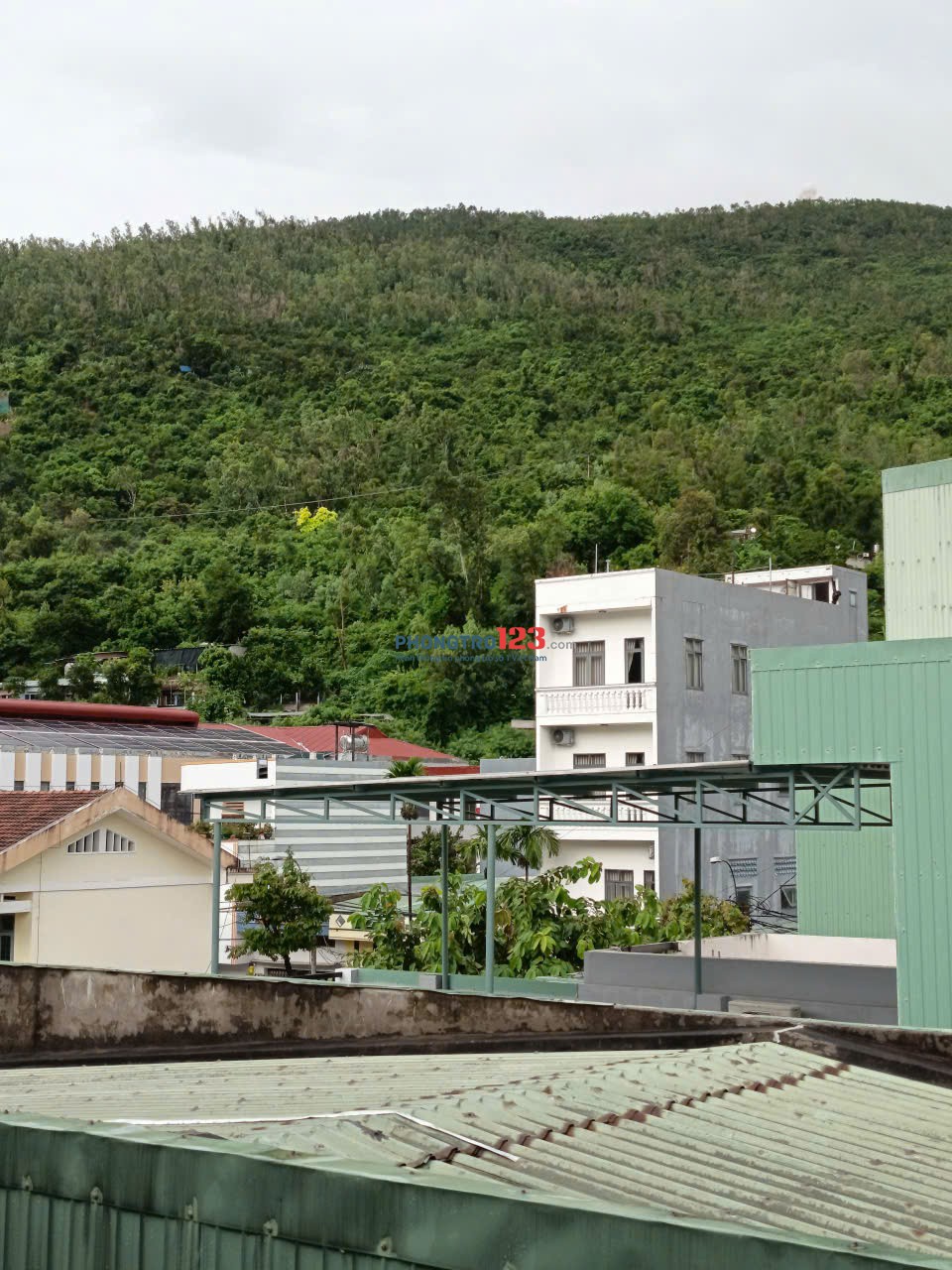 Room for rent—clean and airy. Cho thuê phòng, sạch sẽ, thoáng mát. Khu vực an ninh.