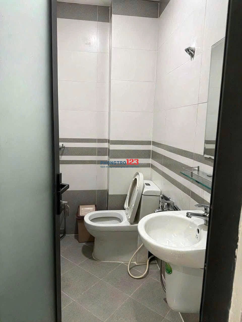 Nhà nguyên căn 2PN,2Wc trước nhà có thể KD nhỏ,đường ô tô Q. Phú Nhuận