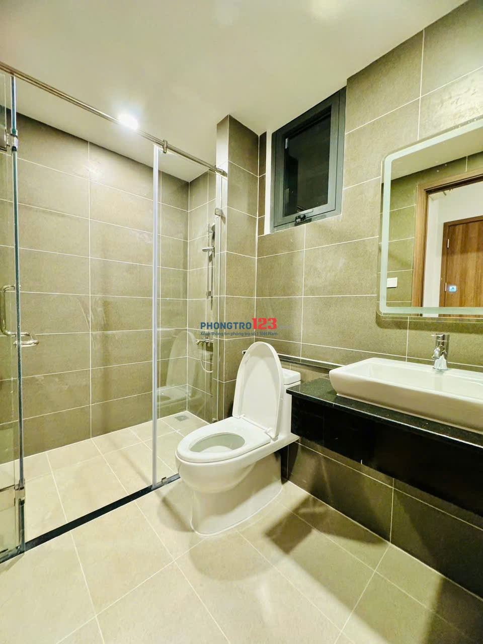 Căn 3 phòng ngủ Republic Plaza giá 18tr, sẵn nội thất cao cấp.