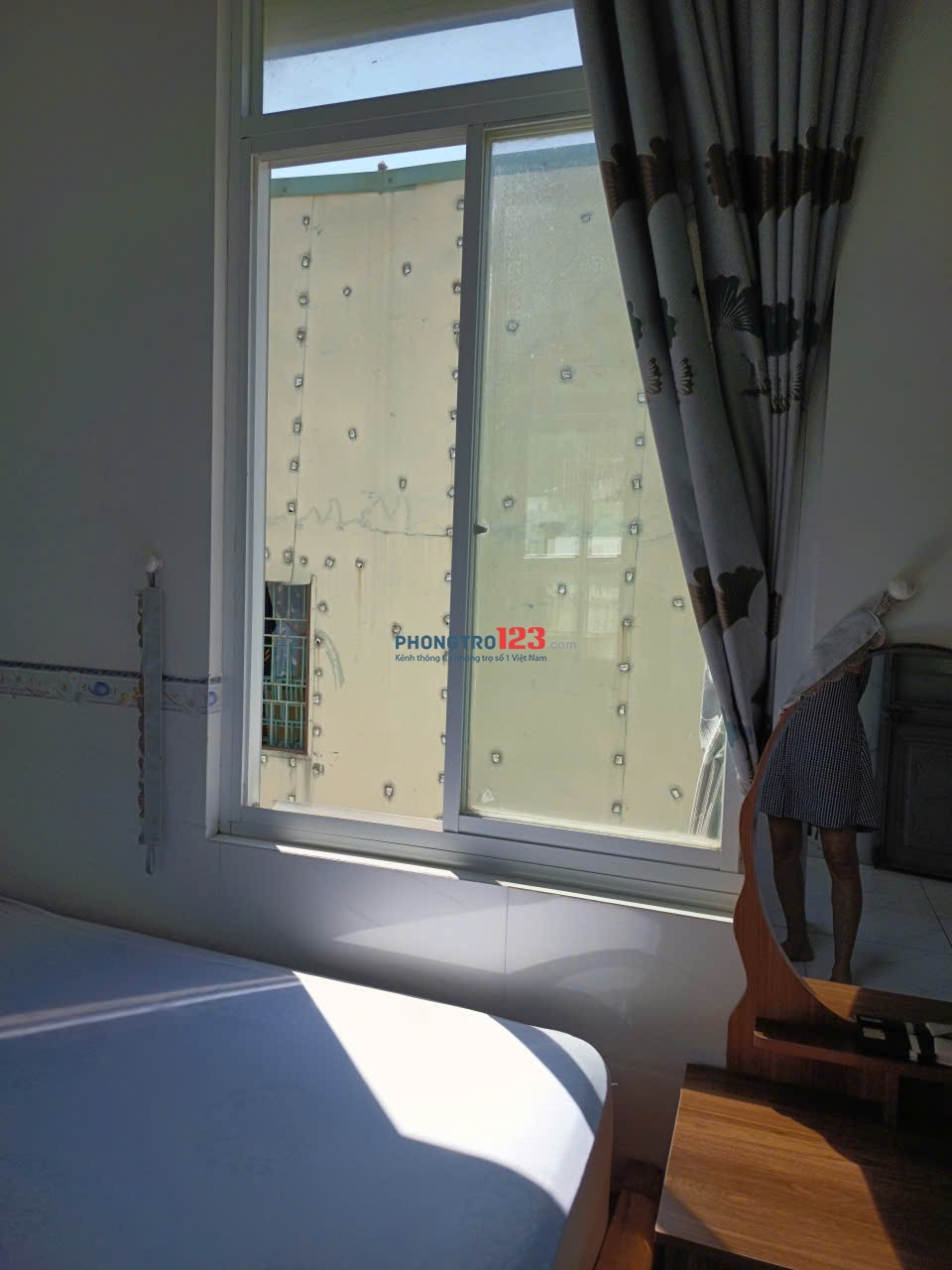 Room for rent—clean and airy. Cho thuê phòng, sạch sẽ, thoáng mát. Khu vực an ninh.