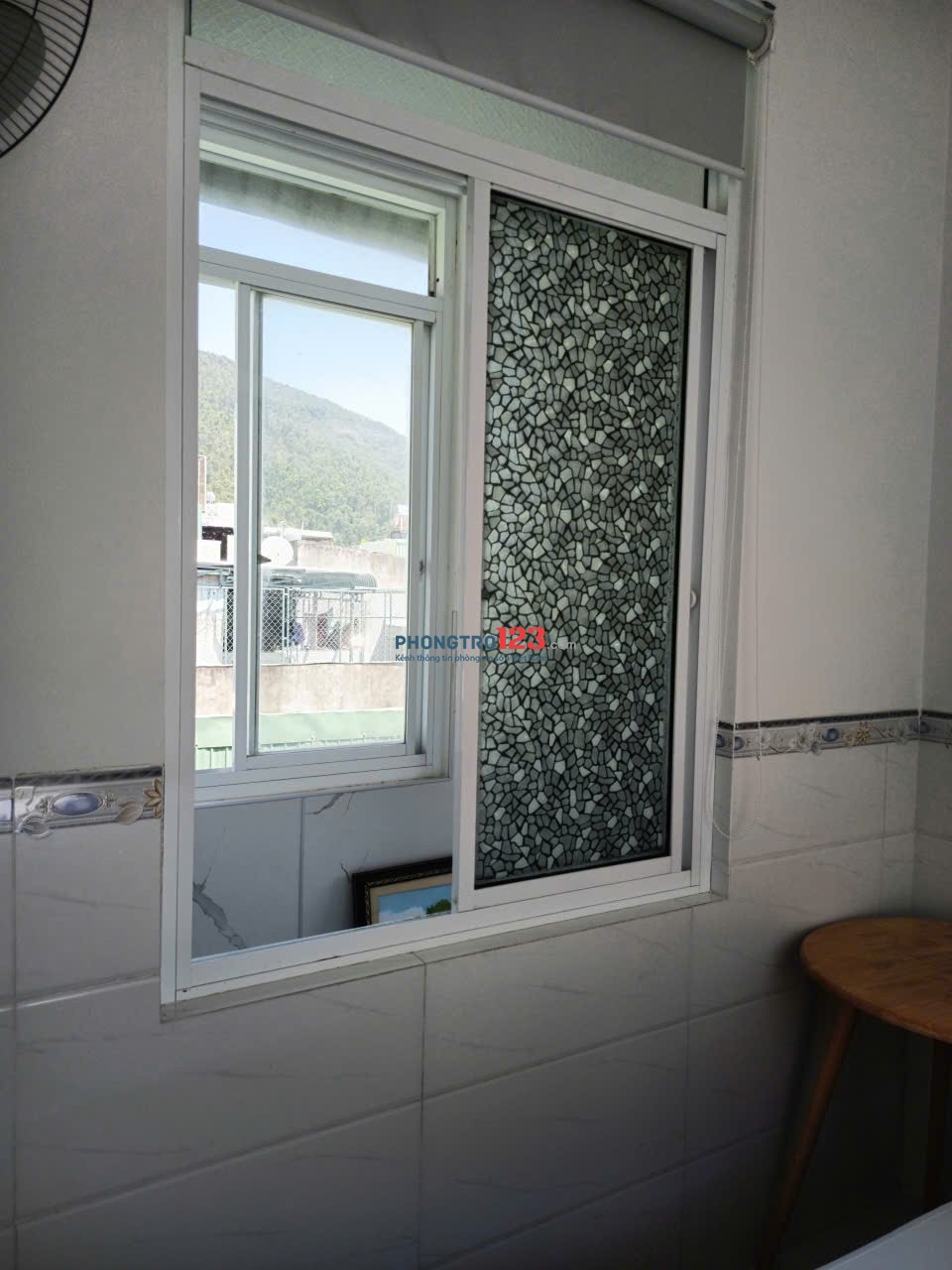 Room for rent—clean and airy. Cho thuê phòng, sạch sẽ, thoáng mát. Khu vực an ninh.