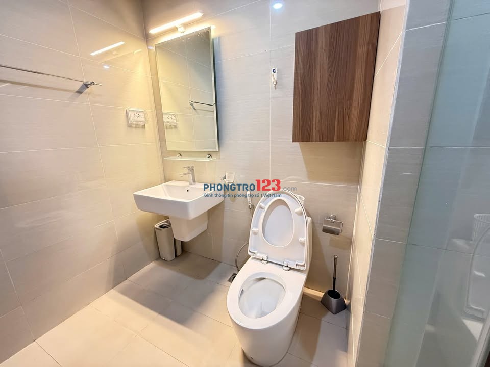 Cho thuê C/c Sky Center, 16 Phổ Quang cho thuê căn 3PN giá thuê 18tr/tháng