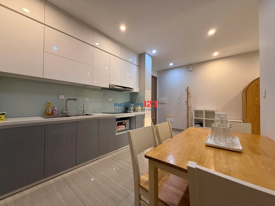 Cho thuê C/c Sky Center, 16 Phổ Quang cho thuê căn 3PN giá thuê 18tr/tháng