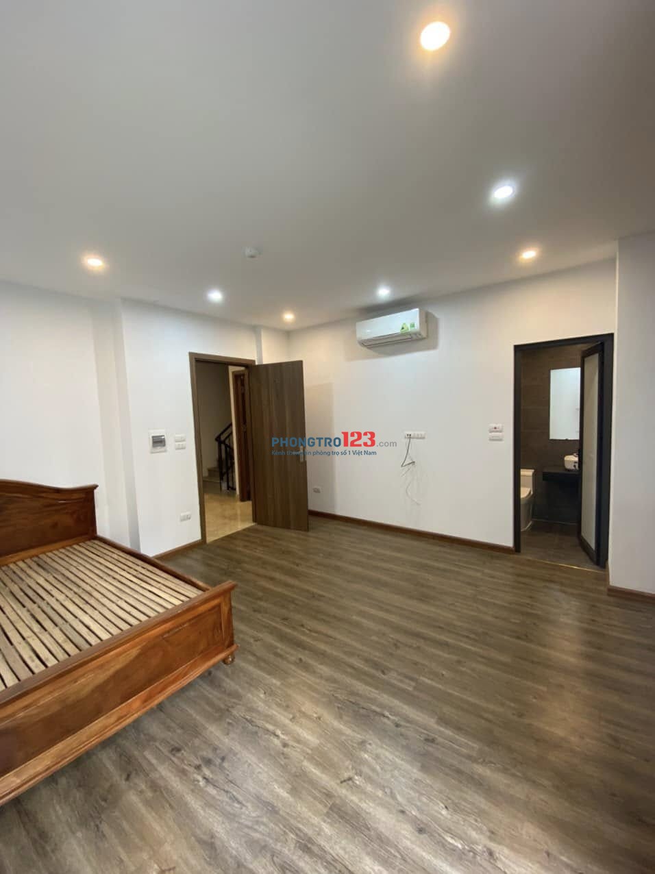 GÓC NHƯỢNG PHÒNG - Mình cần pass phòng CCMN 445 LẠC LONG QUÂN, đầu tháng 11 vào ở, full đồ