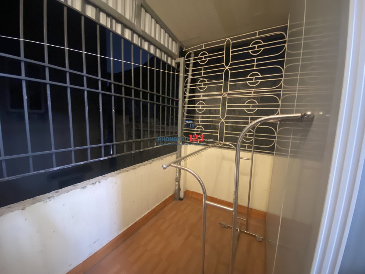 Chính chủ cho thuê phòng điều hoà, nóng lạnh, giường, nệm,máy lọc nước RO, sân để xe