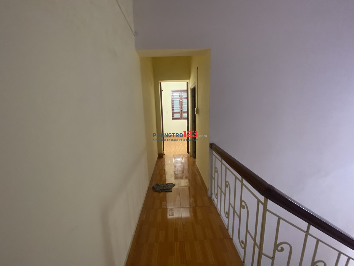 Chính chủ cho thuê phòng điều hoà, nóng lạnh, giường, nệm,máy lọc nước RO, sân để xe