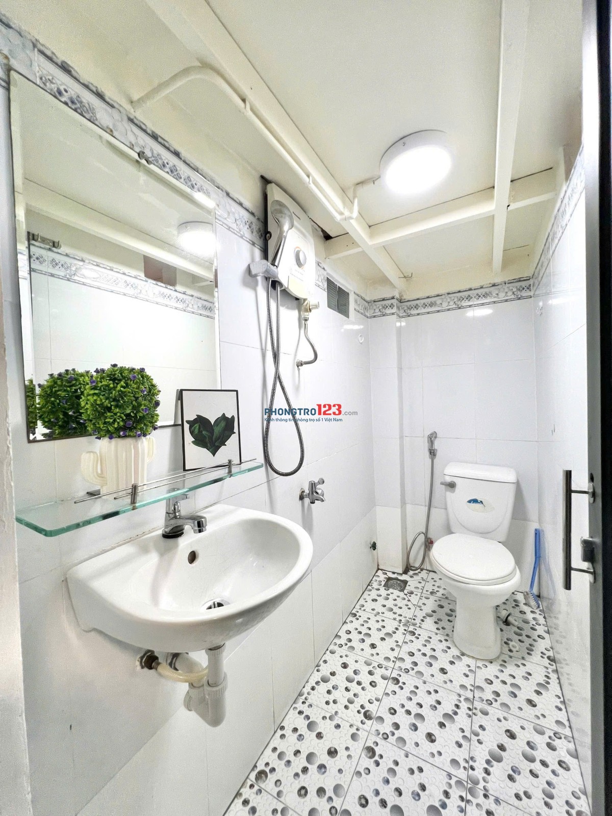 CHO THUÊ PHÒNG TRỌ QUẬN 10 GẦN CÁC TRƯỜNG ĐH UEH, BKU, PNT,...