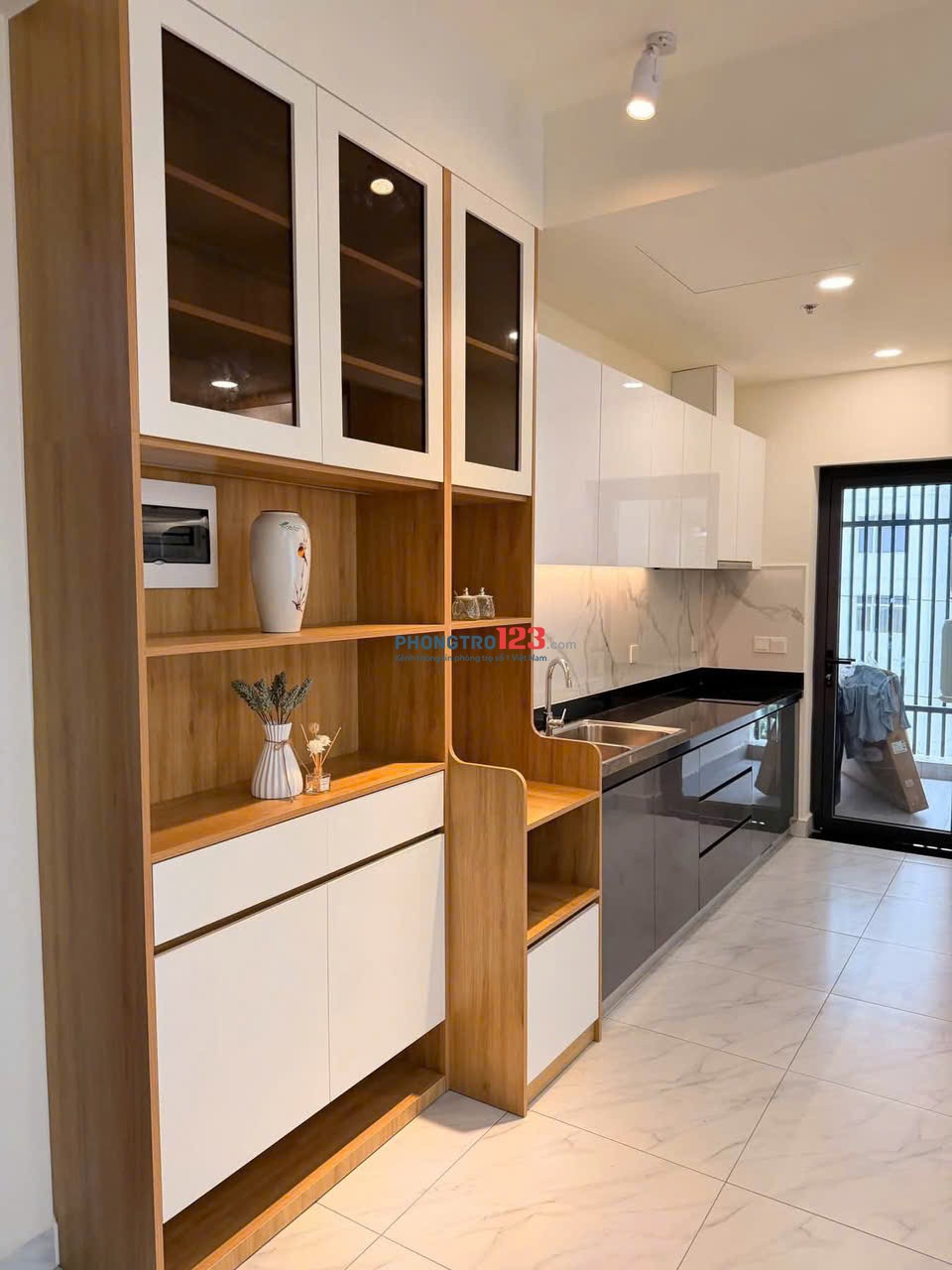 CC Cao cấp Wilton Tower. D1 Bình Thạnh. 68m2 2PN .NTCC. 17.5TR