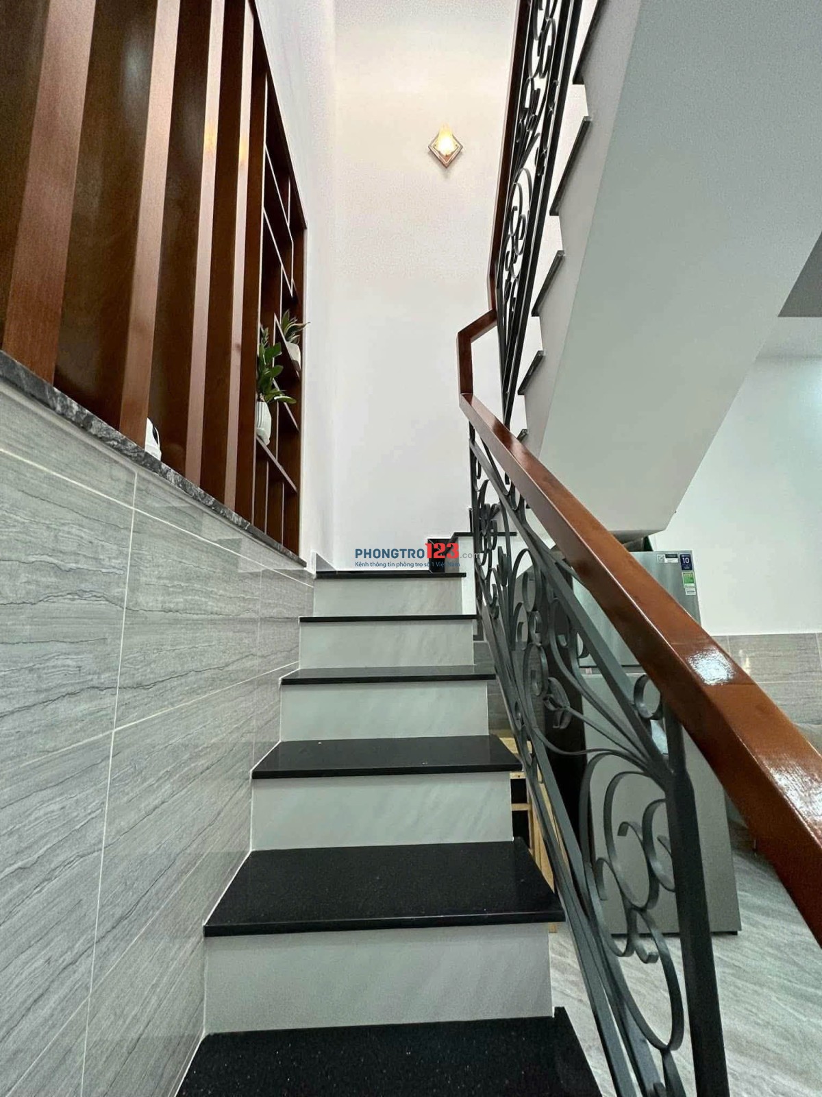 Nhà riêng 1 trệt 1 lầu, Phan Xích Long 93m2, 2PN, Sẵn nội thất giá 14.5tr/th