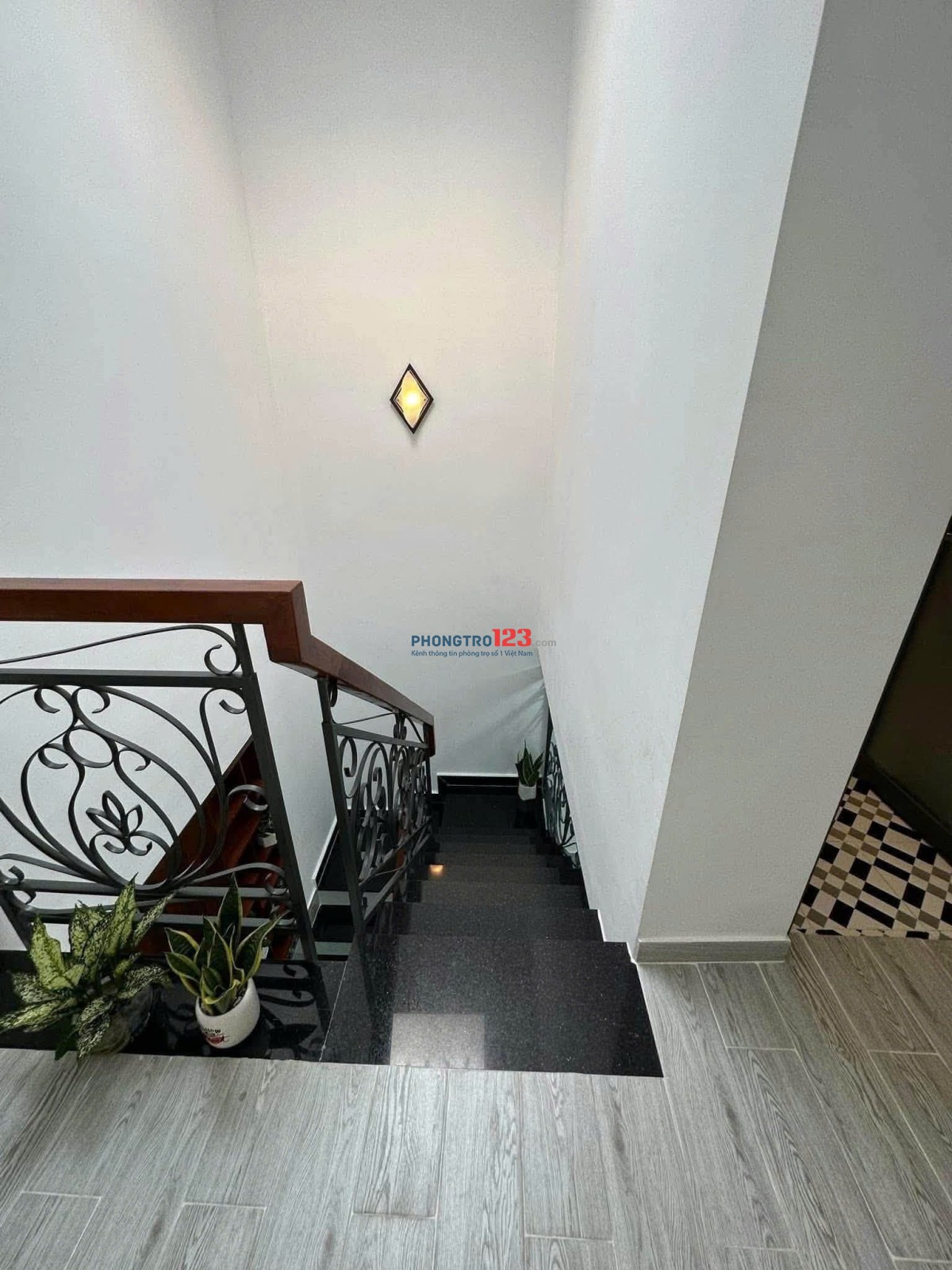 Nhà riêng 1 trệt 1 lầu, Phan Xích Long 93m2, 2PN, Sẵn nội thất giá 14.5tr/th