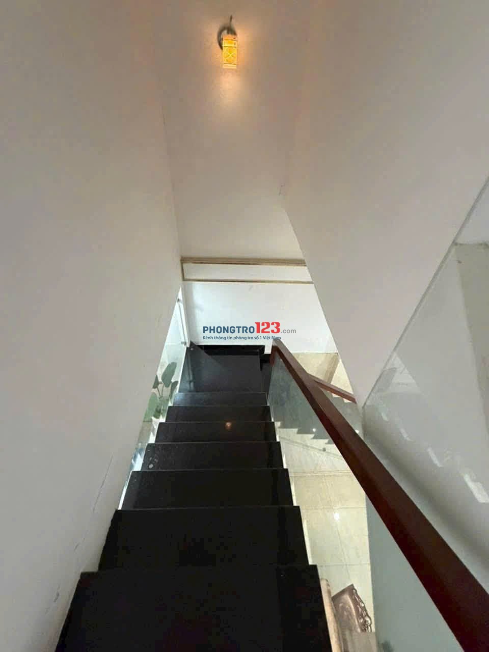 Nhà riêng, hẻm kinh doanh 90m2, 2PN, full nội thất giá 14.5 triệu/th