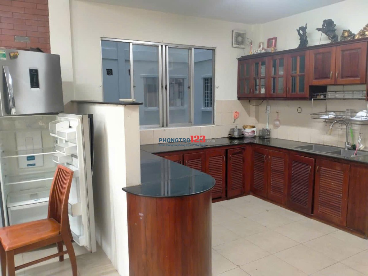 Chung cư Nguyễn Ngọc Phương, BT: 2p ngủ, nhà trống, 10 triệu, 75m2