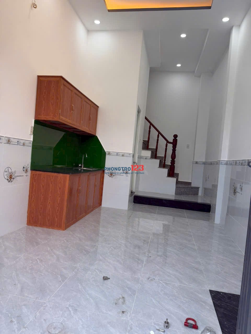 Nhà nguyên căn cho thuê hẻm Vũ Huy Tấn, 1 trệt 1 lầu, 2PN giá 13tr/tháng