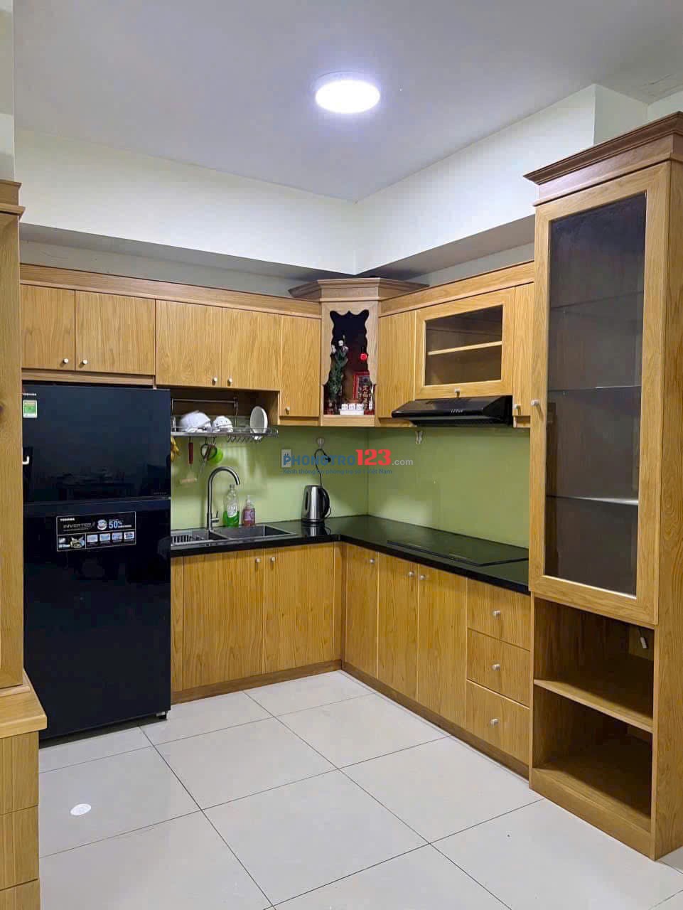 Chung cư 590, CMT8- Nhiêu Lộc (Q3 cũ) căn 3p ngủ, nội thất giá 16tr/tháng,