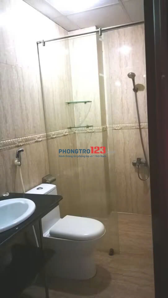 Cho thuê phòng ban công tiện nghi trung tâm Bình Thạnh bao trọn gói