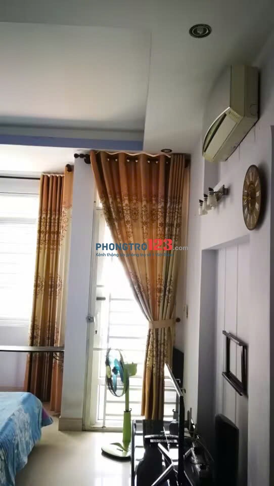 Cho thuê phòng ban công tiện nghi trung tâm Bình Thạnh bao trọn gói