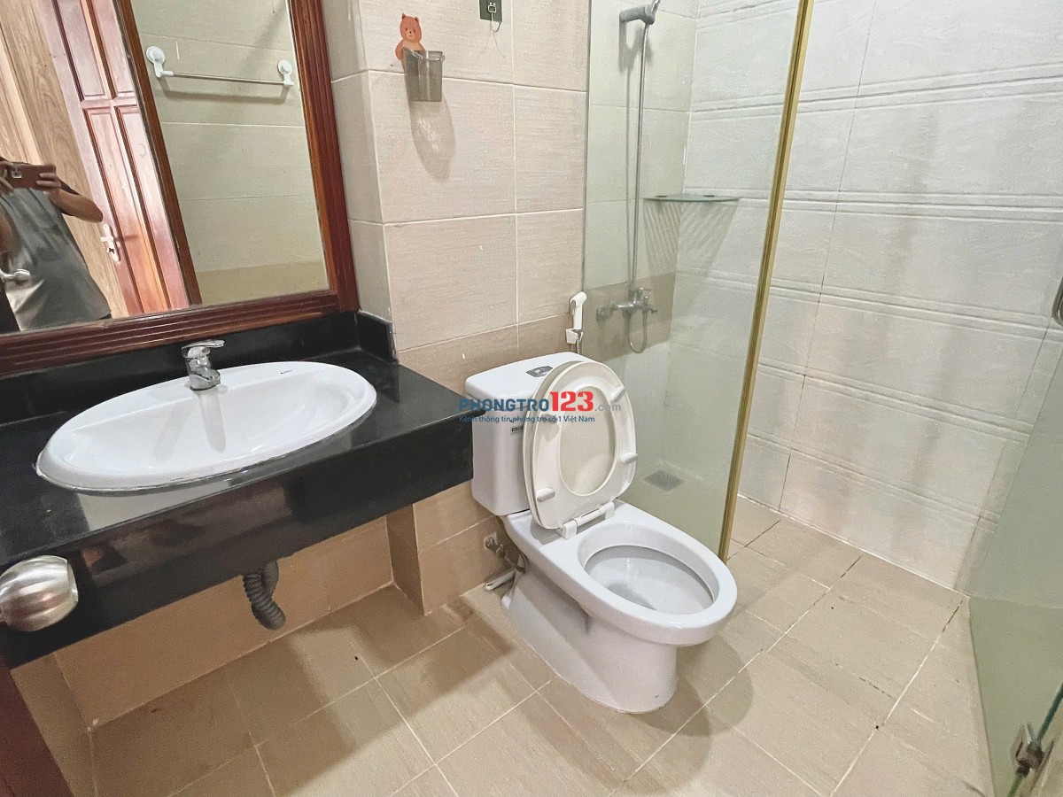 Phòng 45m2 ban công, máy giặt riêng siêu thoáng, mới ngay giáp Q1, Q2 đường Bùi Hữu Nghĩa,Bình Thạnh