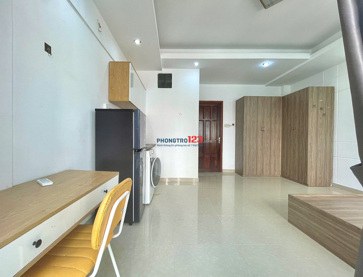 Phòng 45m2 ban công, máy giặt riêng siêu thoáng, mới ngay giáp Q1, Q2 đường Bùi Hữu Nghĩa,Bình Thạnh