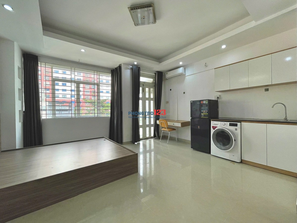 Phòng 45m2 ban công, máy giặt riêng siêu thoáng, mới ngay giáp Q1, Q2 đường Bùi Hữu Nghĩa,Bình Thạnh