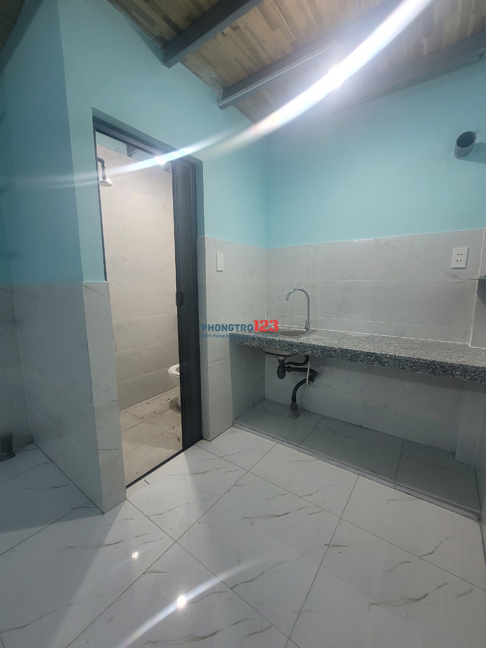 phòng trọ gác cao 2m Ung Văn Khiêm ngay điện máy chợ lớn Tân Cảng nhận xe điện
