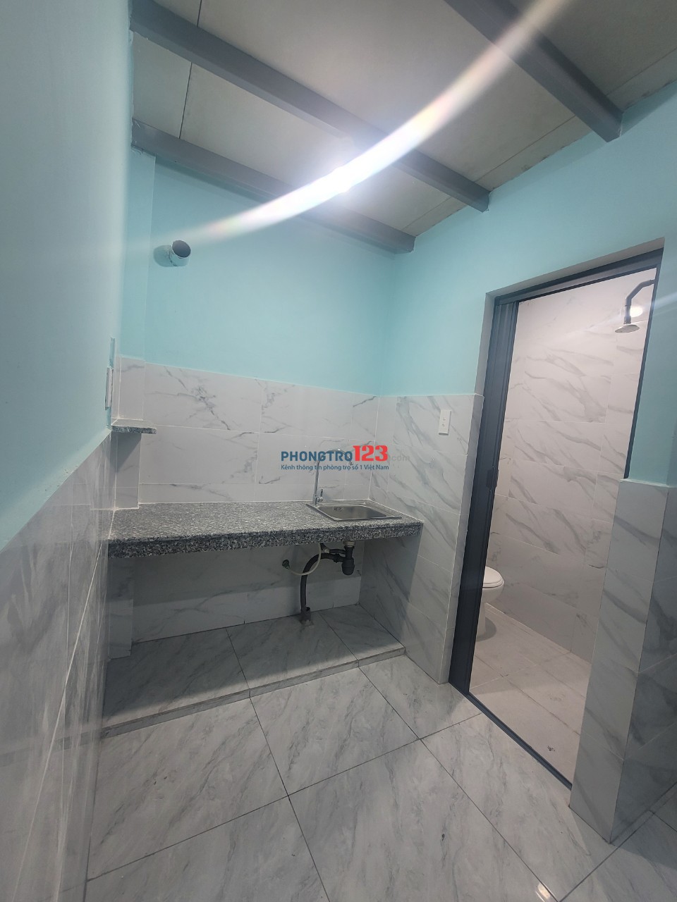 phòng trọ gác cao 2m Ung Văn Khiêm ngay điện máy chợ lớn Tân Cảng nhận xe điện
