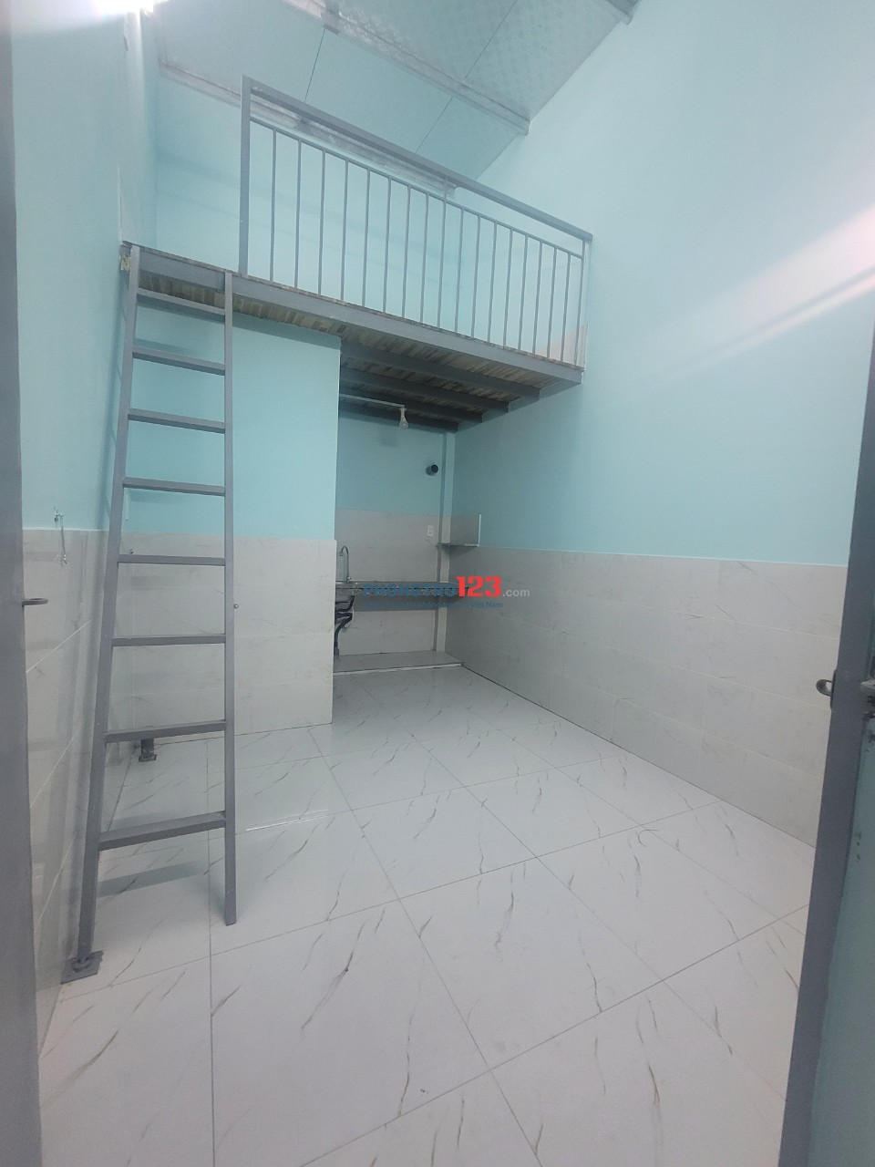phòng trọ gác cao 2m Ung Văn Khiêm ngay điện máy chợ lớn Tân Cảng nhận xe điện