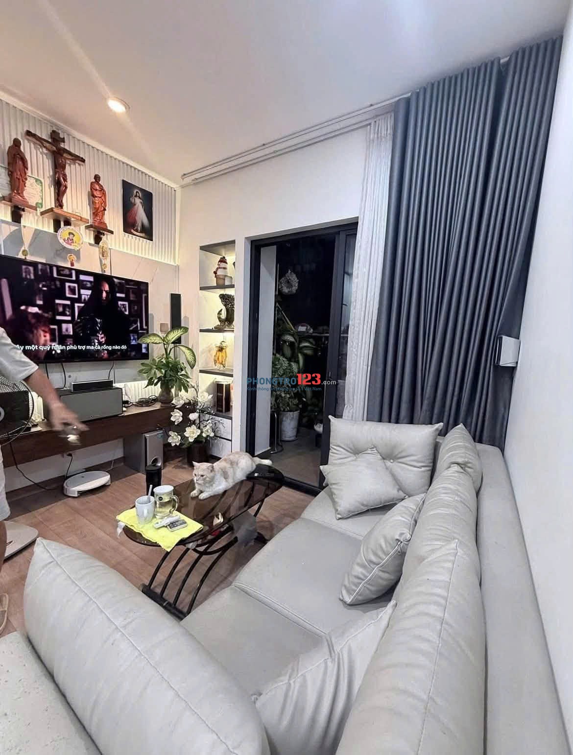 Cho thuê căn hộ Kingston Residence 2 Phòng ngủ, full nội thất giá 16 triệu