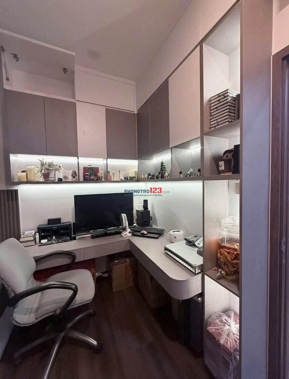 Cho thuê căn hộ Kingston Residence 2 Phòng ngủ, full nội thất giá 16 triệu