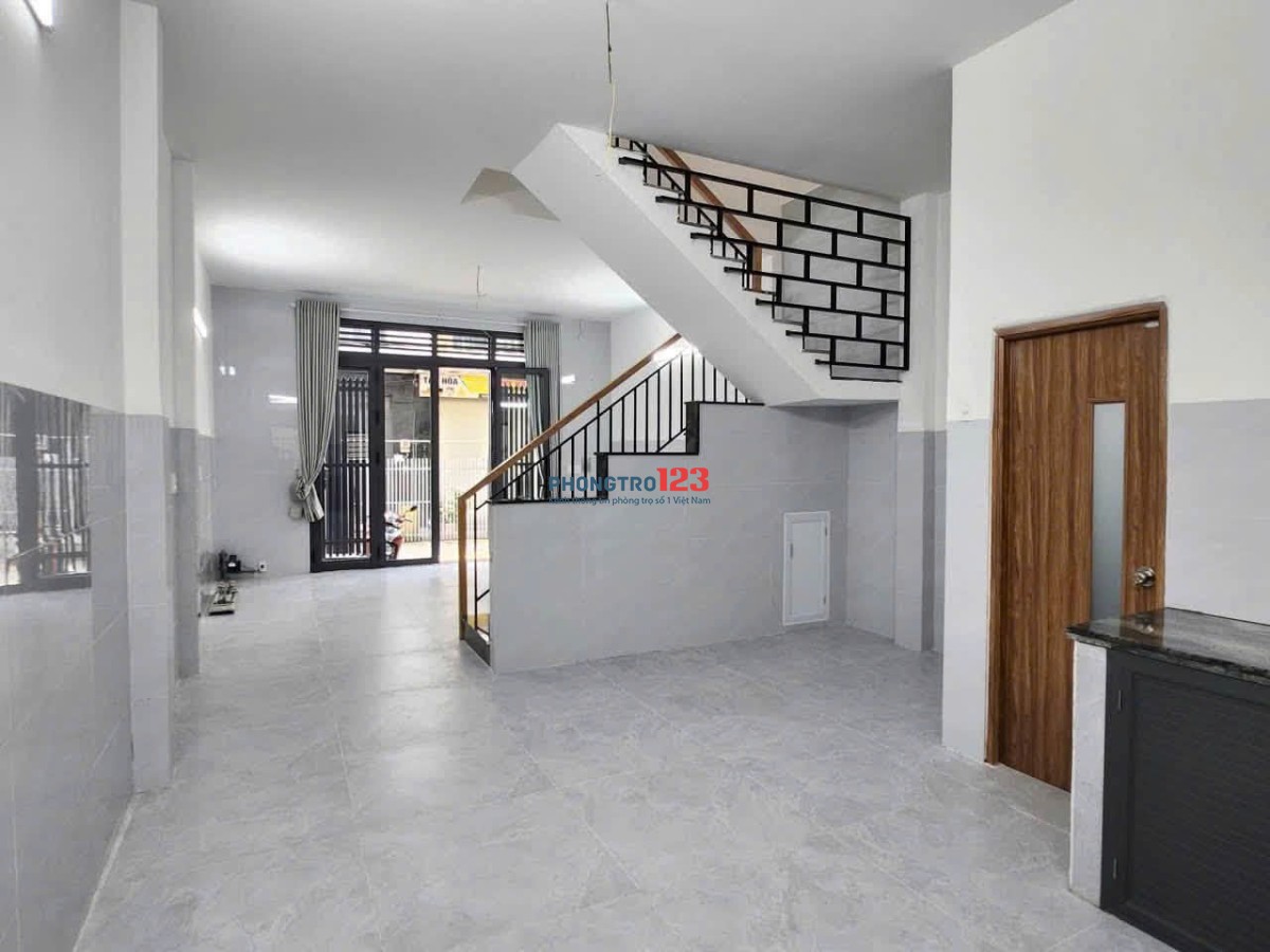 Nhà riêng 1/Phan Đình Phùng 1 trệt 1 lầu / 2PN hẻm ô tô giá 13.5 tr/th