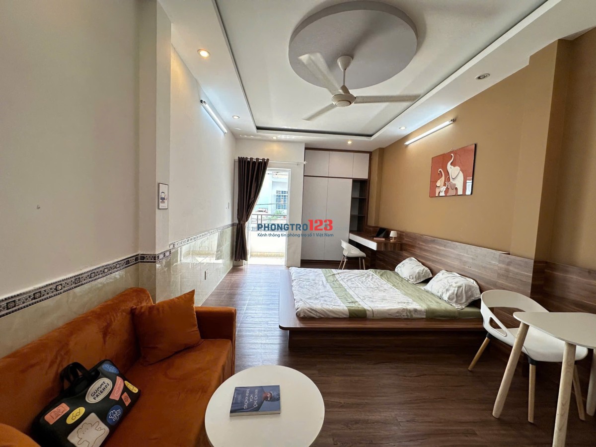 Phòng ban công lớn full gỗ nội thất mới ngay chợ bà chiểu giáp Q1 nguyễn văn đậu, bình thạnh