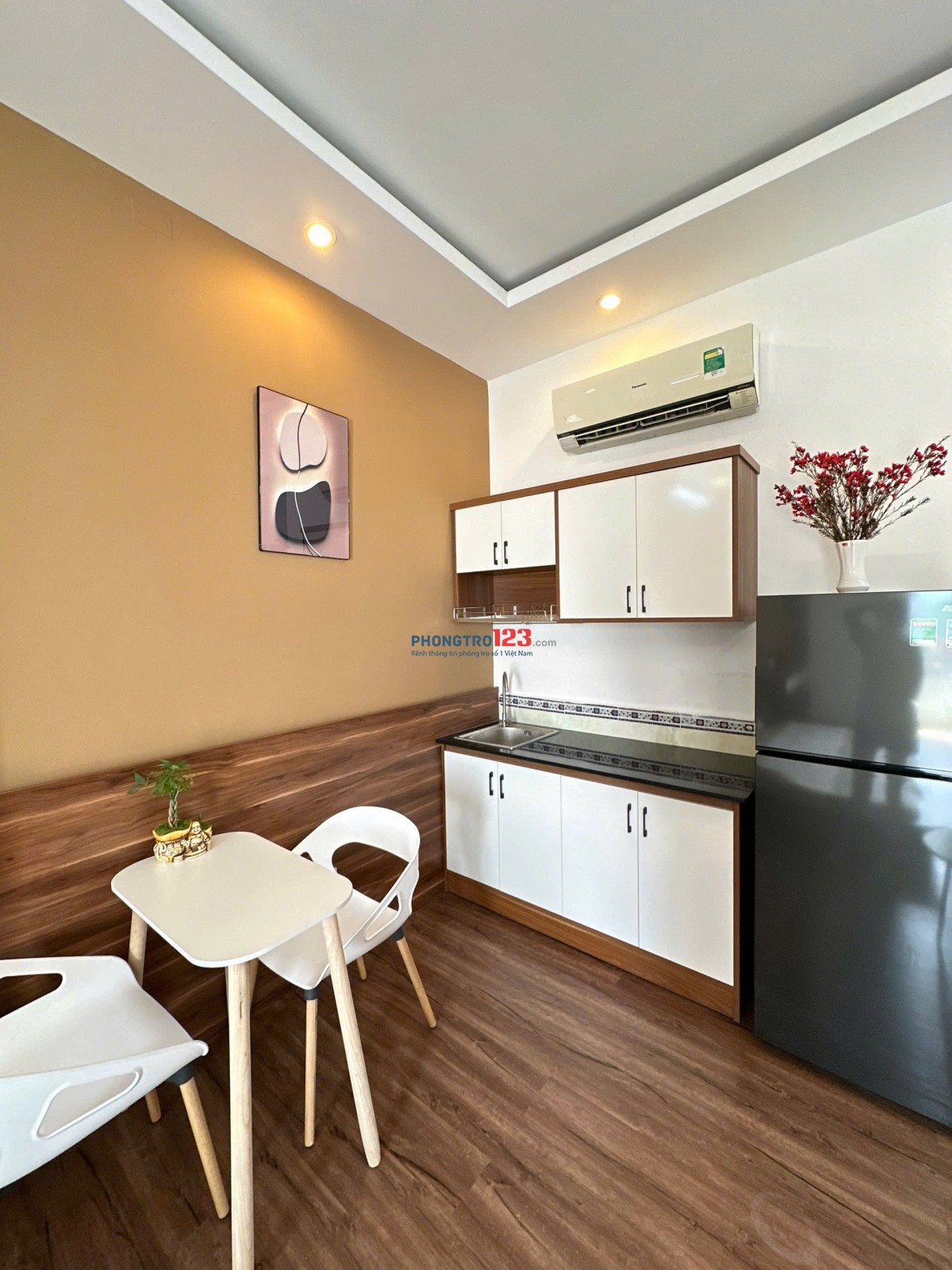 Phòng ban công lớn full gỗ nội thất mới ngay chợ bà chiểu giáp Q1 nguyễn văn đậu, bình thạnh