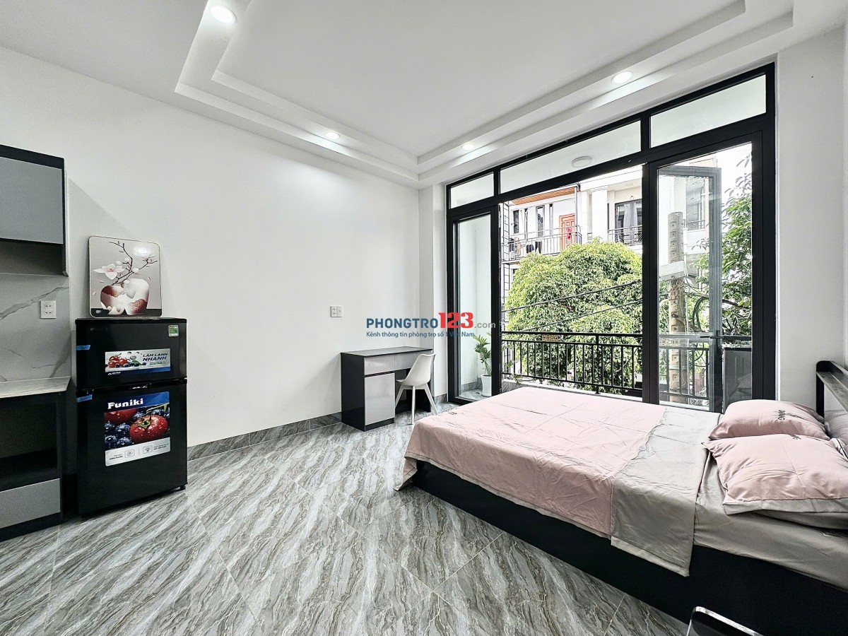 Căn hộ ban công rộng view thoáng đường rộng nội thất đầy đủ ngay Nguyễn Bỉnh Khiêm, Phú Nhuận