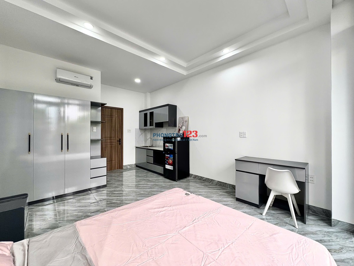 Căn hộ ban công rộng view thoáng đường rộng nội thất đầy đủ ngay Nguyễn Bỉnh Khiêm, Phú Nhuận