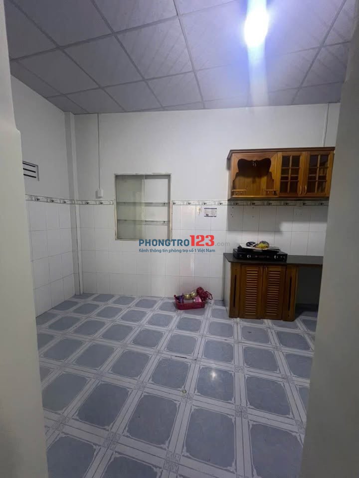 Cho thuê nhà hẻm Nguyễn Công Hoan, Ph. Cầu Kiệu - Giá chỉ: 13tr/tháng, nhận nhà ngay!