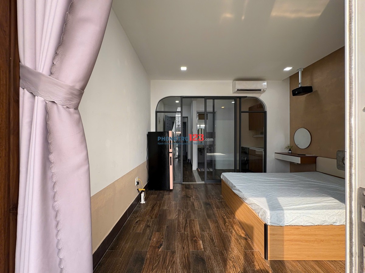  CĂN HỘ FULL NỘI THẤT ĐƯỜNG 3/2, Q10 - VÁCH KÍNH SANG TRỌNG, DỌN VÀO Ở NGAY