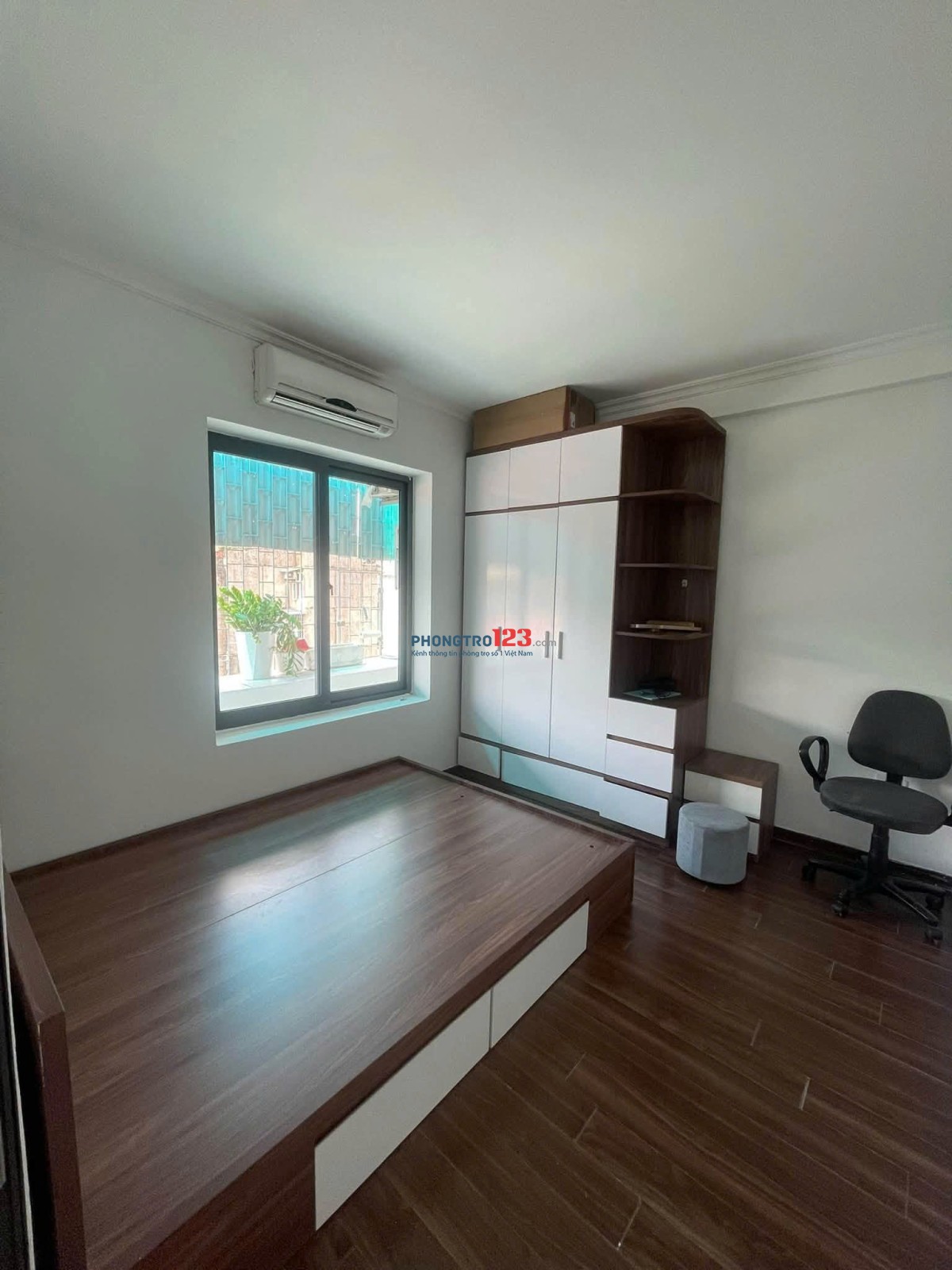 Căn góc 3 phòng ngủ, C/c Kim Tâm Hải, 96m2 sẵn nội thất giá 8.7 tr/th