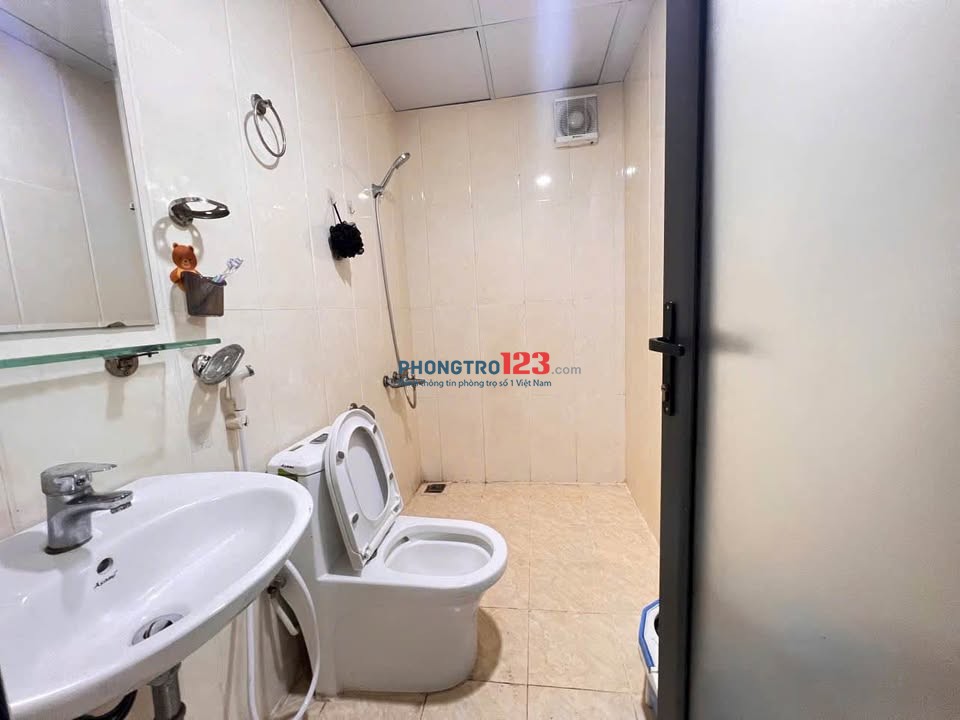 Chung cư Hoa Sen, 262 Lạc Long Quân cần cho thuê căn 2Pn giá chỉ 12tr5/tháng