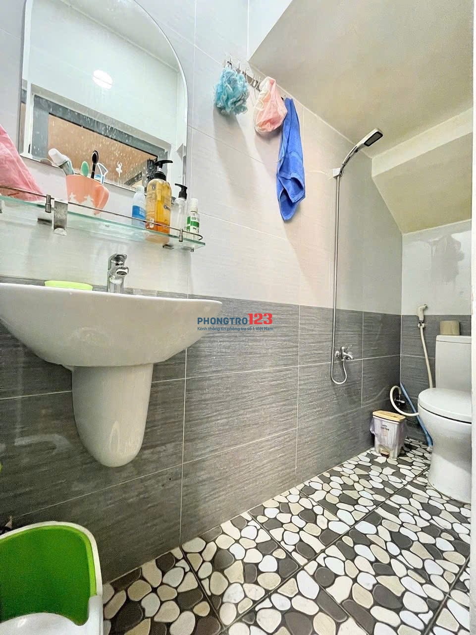 pass trọ phan đình phùng về quê cần pass gấp