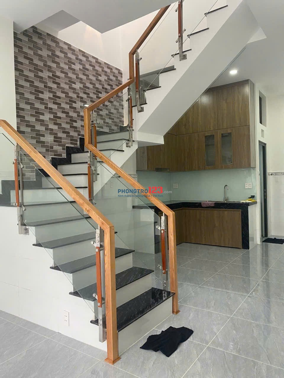 Nhà riêng Phùng Văn Cung -Phú Nhuận 1 trệt 1 lầu 2p ngủ giá 14tr/tháng.