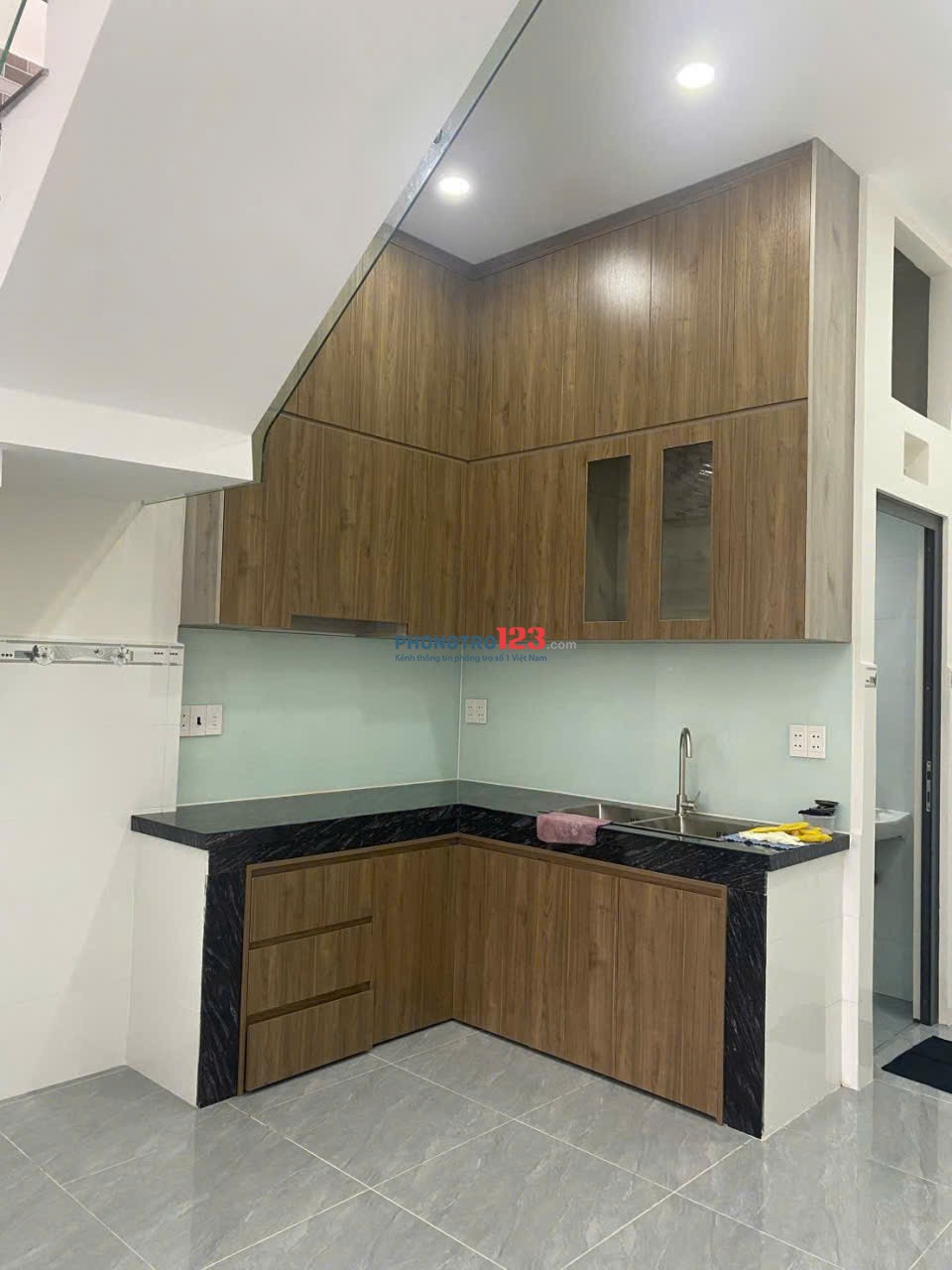 Nhà riêng Phùng Văn Cung -Phú Nhuận 1 trệt 1 lầu 2p ngủ giá 14tr/tháng.