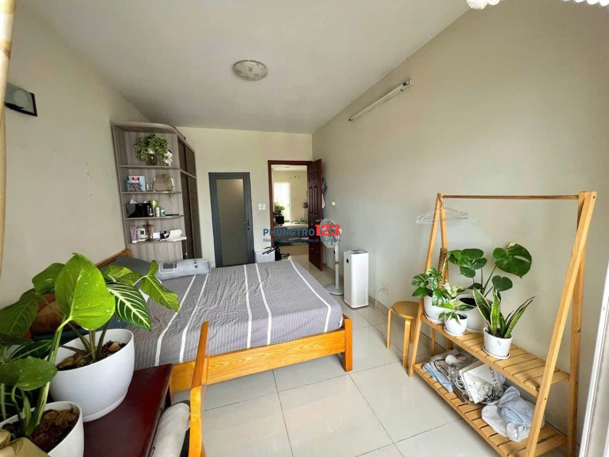 Chung cư 590 CMT8, Quận 3: 2p ngủ, full NT, 13triệu