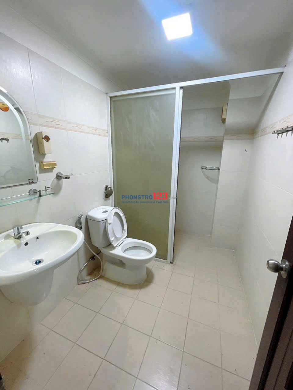 Cho thuê nhà hẻm Nguyễn Sỹ Sách, Tân Sơn - 1 trệt 2 lầu, 3PN. Giá: 14tr/tháng!